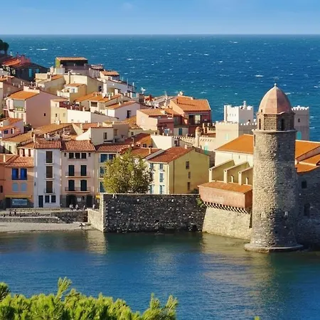 Petit Paradis , Le Charme De La Vieille Face A La Lägenhet *