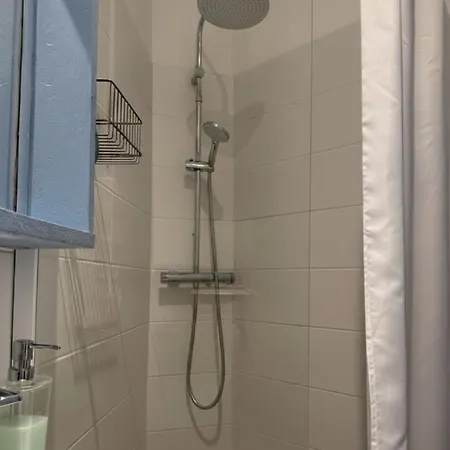 Appartamento Petit Paradis , Le Charme De La Vieille Face à La *