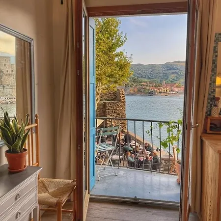 Petit Paradis , Le Charme De La Vieille Face à La