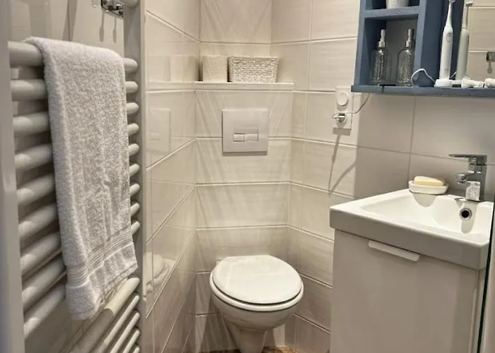 Petit Paradis , Le Charme De La Vieille Face A La