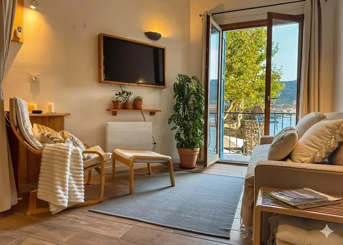 Apartman Petit Paradis , Le Charme De La Vieille Face A La