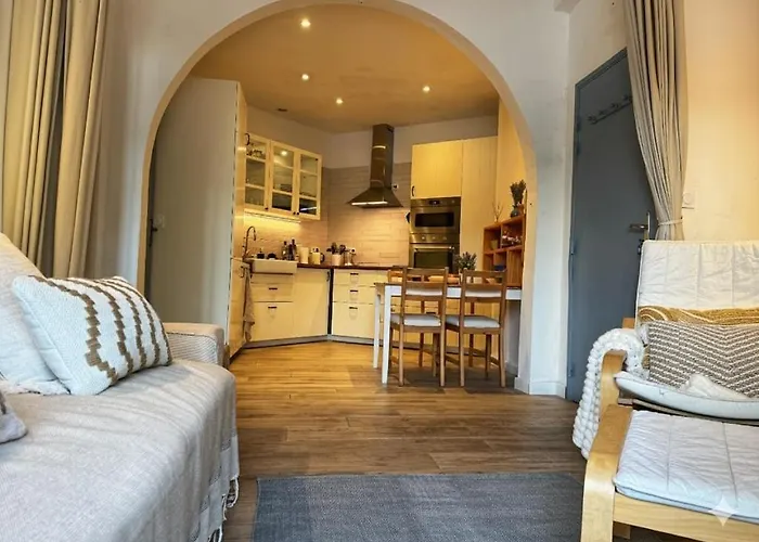 Apartman Petit Paradis , Le Charme De La Vieille Face A La